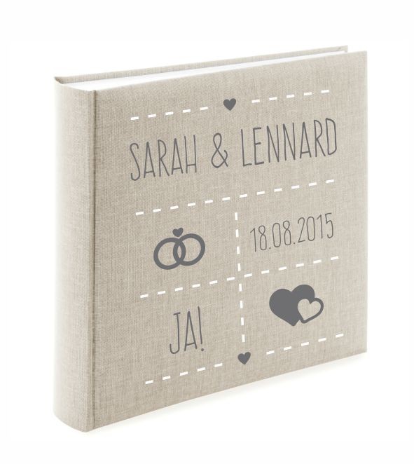Hochzeitsalbum mit Ringen und Herzen
