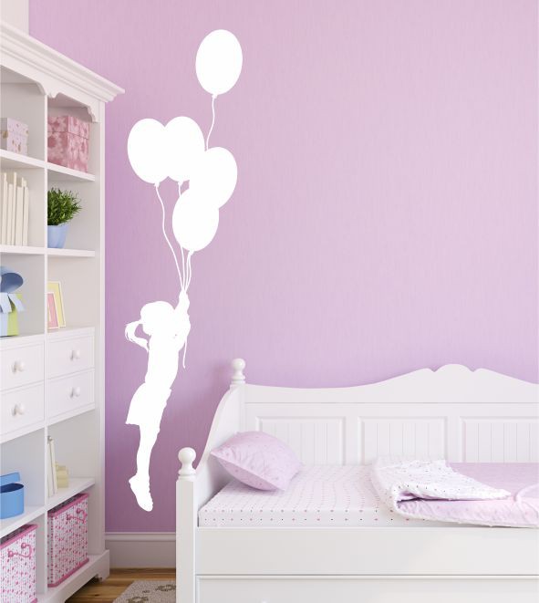 Mädchen mit Luftballons als Wandtattoo