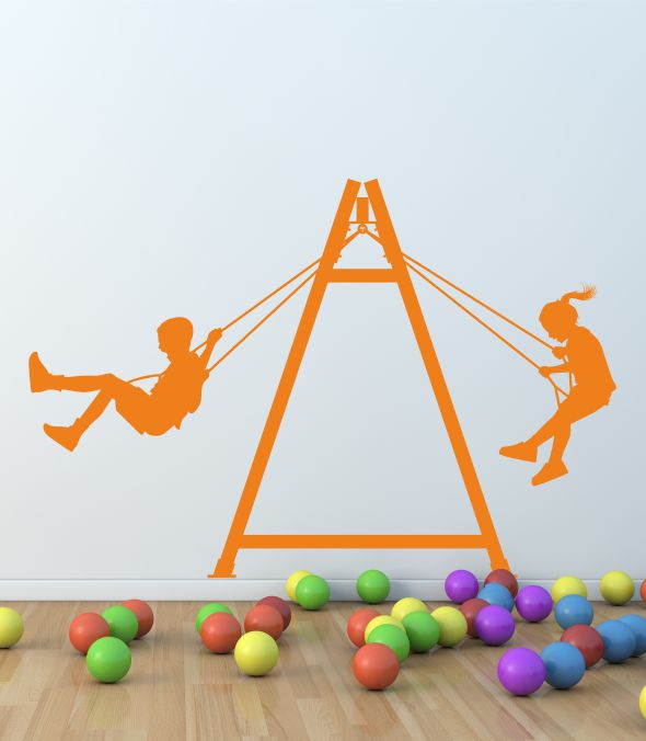 Schaukelnde Kinder als Wandtattoo