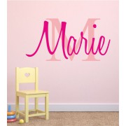 Name und Buchstabe als Wandtattoo