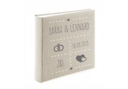 Hochzeitsalbum mit Ringen und Herzen