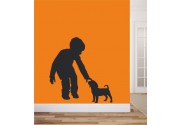 Kind mit Hündchen als Wandtattoo