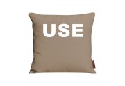 Kissen mit dem Aufdruck USE
