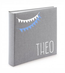 Album mit Name und Fähnchen