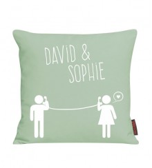 Kissen Namen mit telefonierendem Pärchen